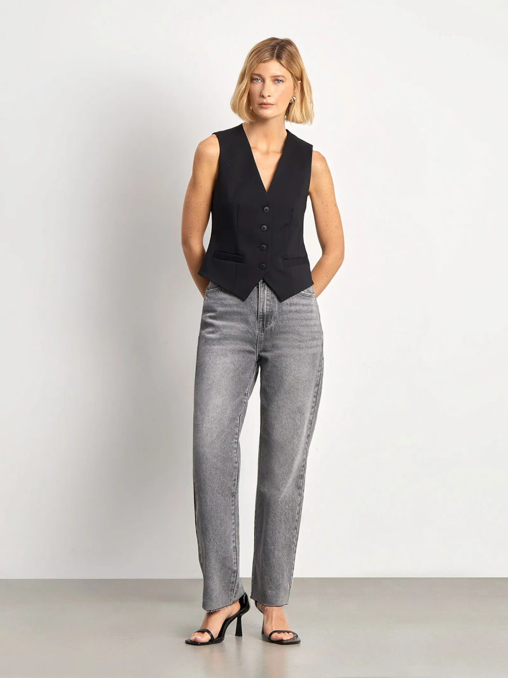 ЕМКА / Джинсы Mom Fit 369 - Emka фото 2