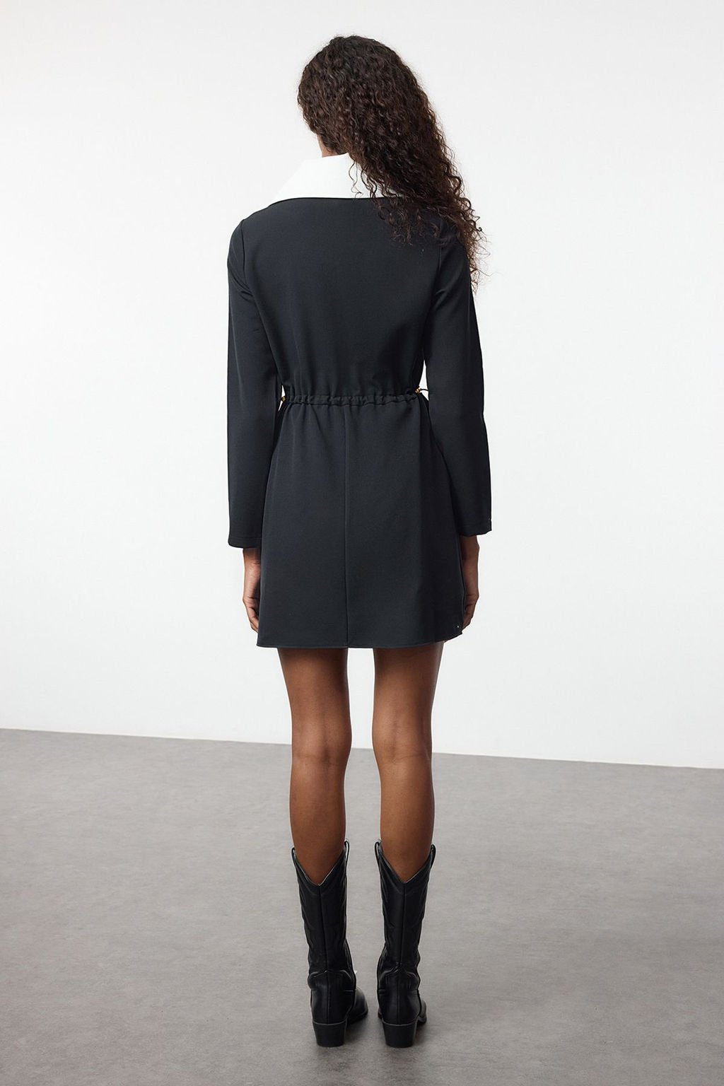 Trendyolmilla Siyah A Kesim Beli Ayarlanabilir Mini Dokuma Elbise TWOAW25EL00330 фото 5