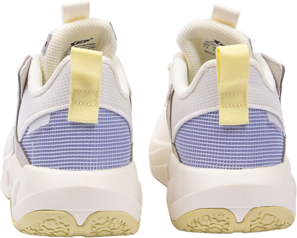 Кроссовки женские