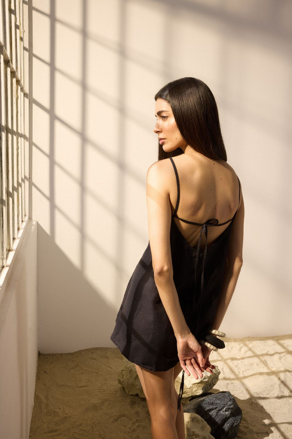 TRENDYOLMILLA Siyah Mini Dokuma %100 Keten Plaj Elbisesi TBESS25EL00103 фото 2