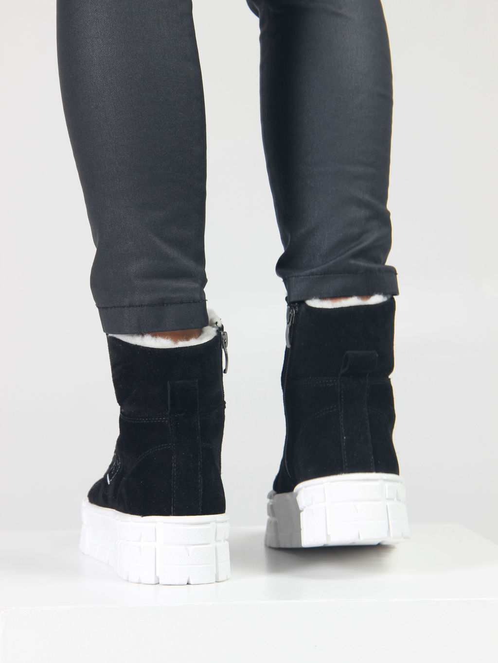 Ботинки 216.212131w. черный замша/Шерсть