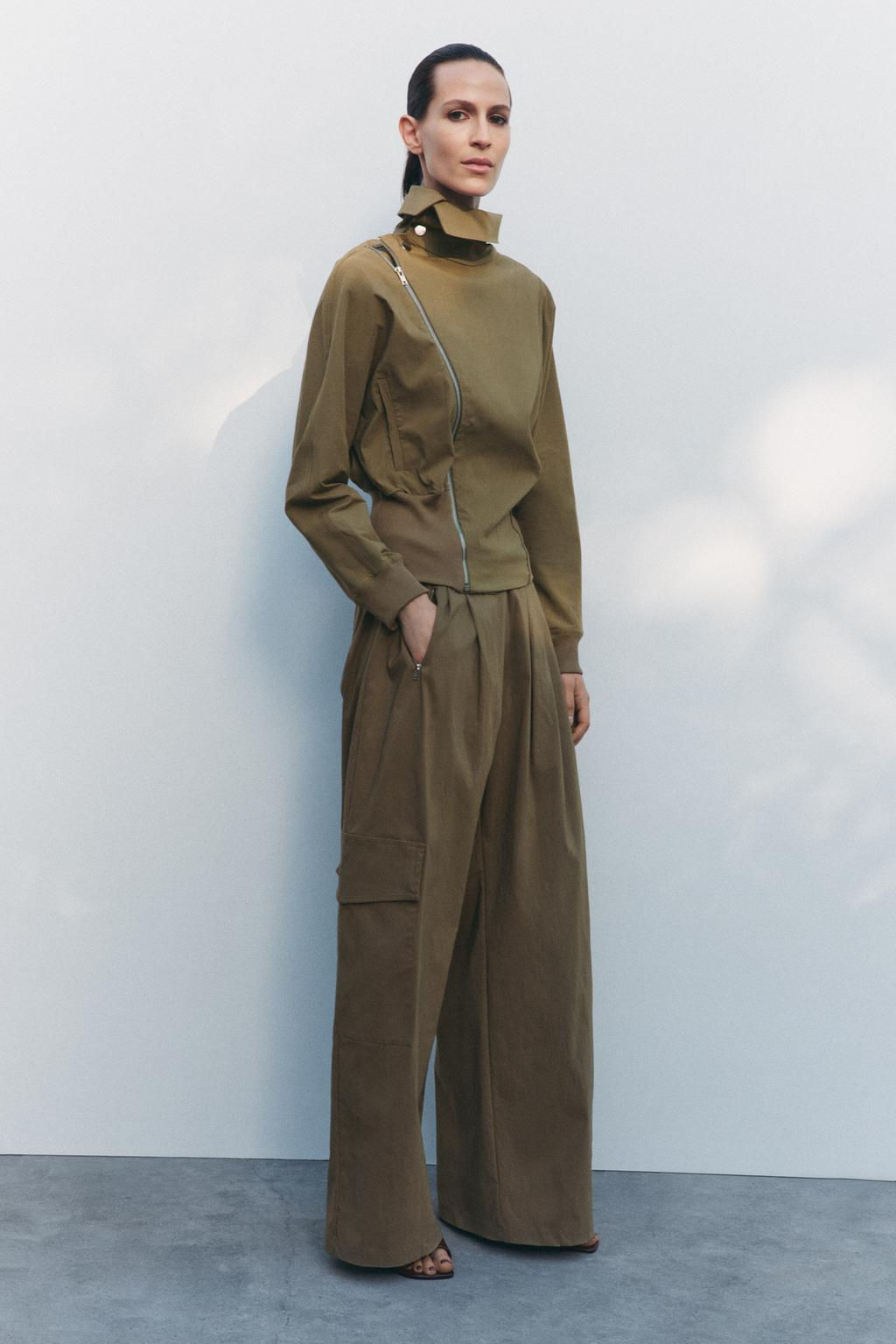 RELAXED-FIT TROUSERS WITH PLEATS