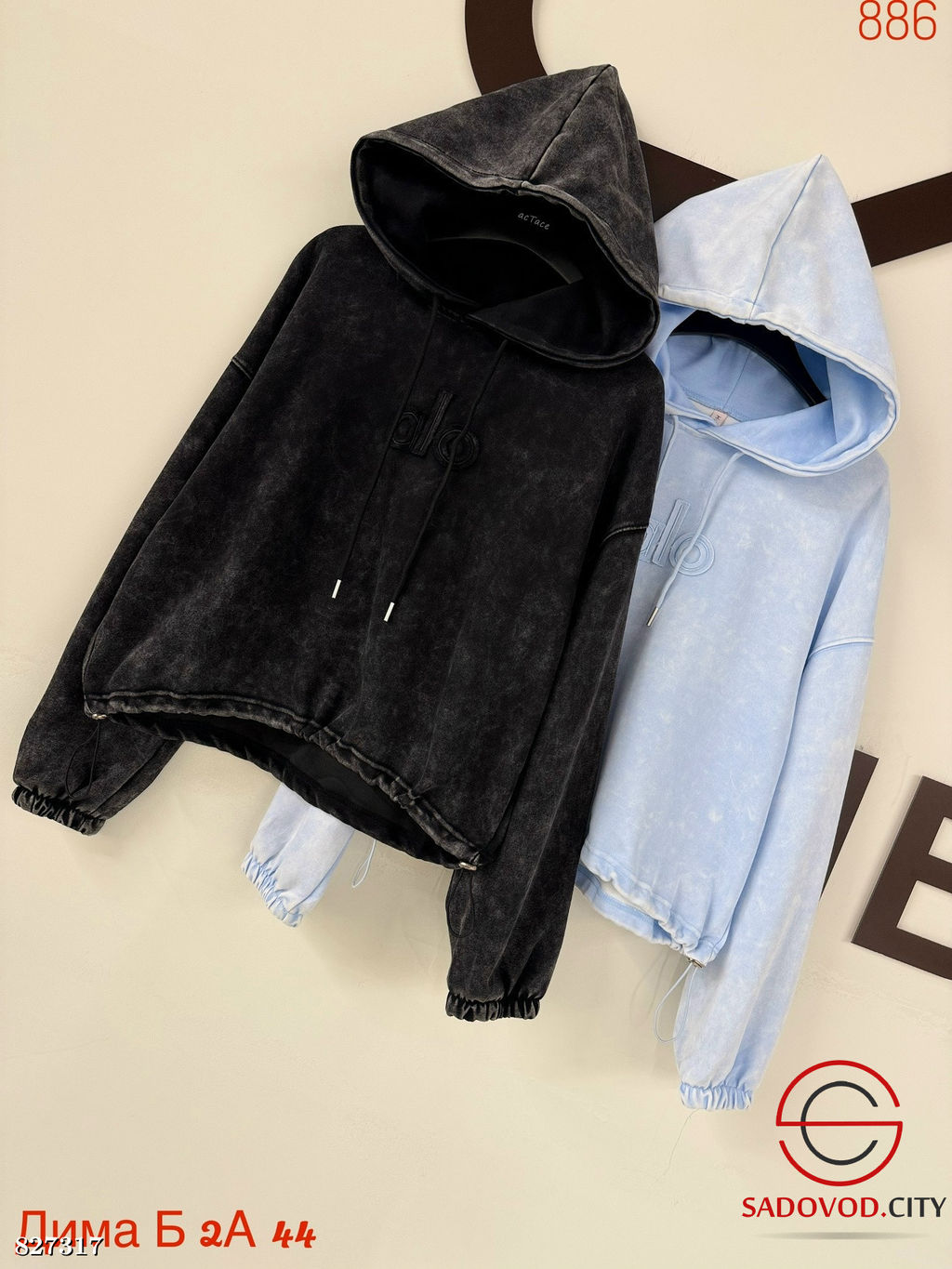 Толстовка женская с капюшоном