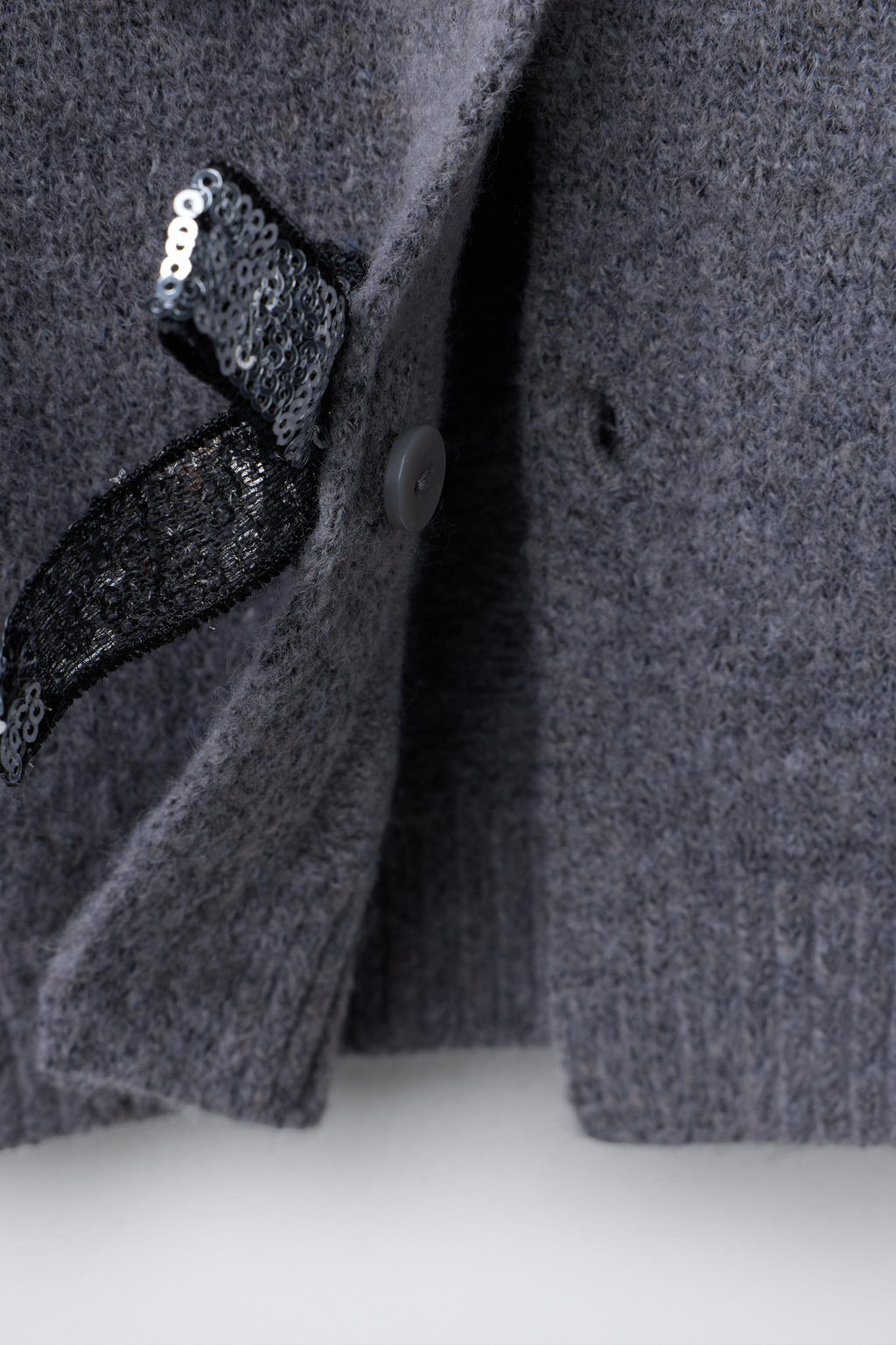 V-NECK KNIT CARDIGAN WITH SHIMMERING BOWS - Zara фото 4