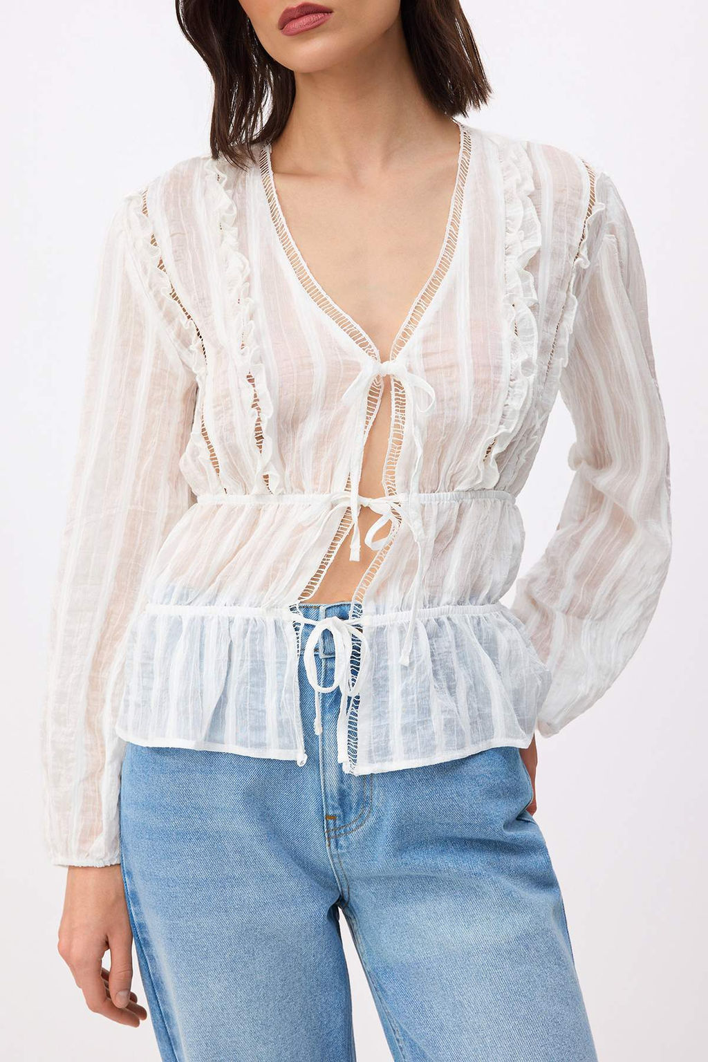 Beyaz Kedi Merdivenli Hafif Transparan Boho Gomlek TWOSS26GO00101