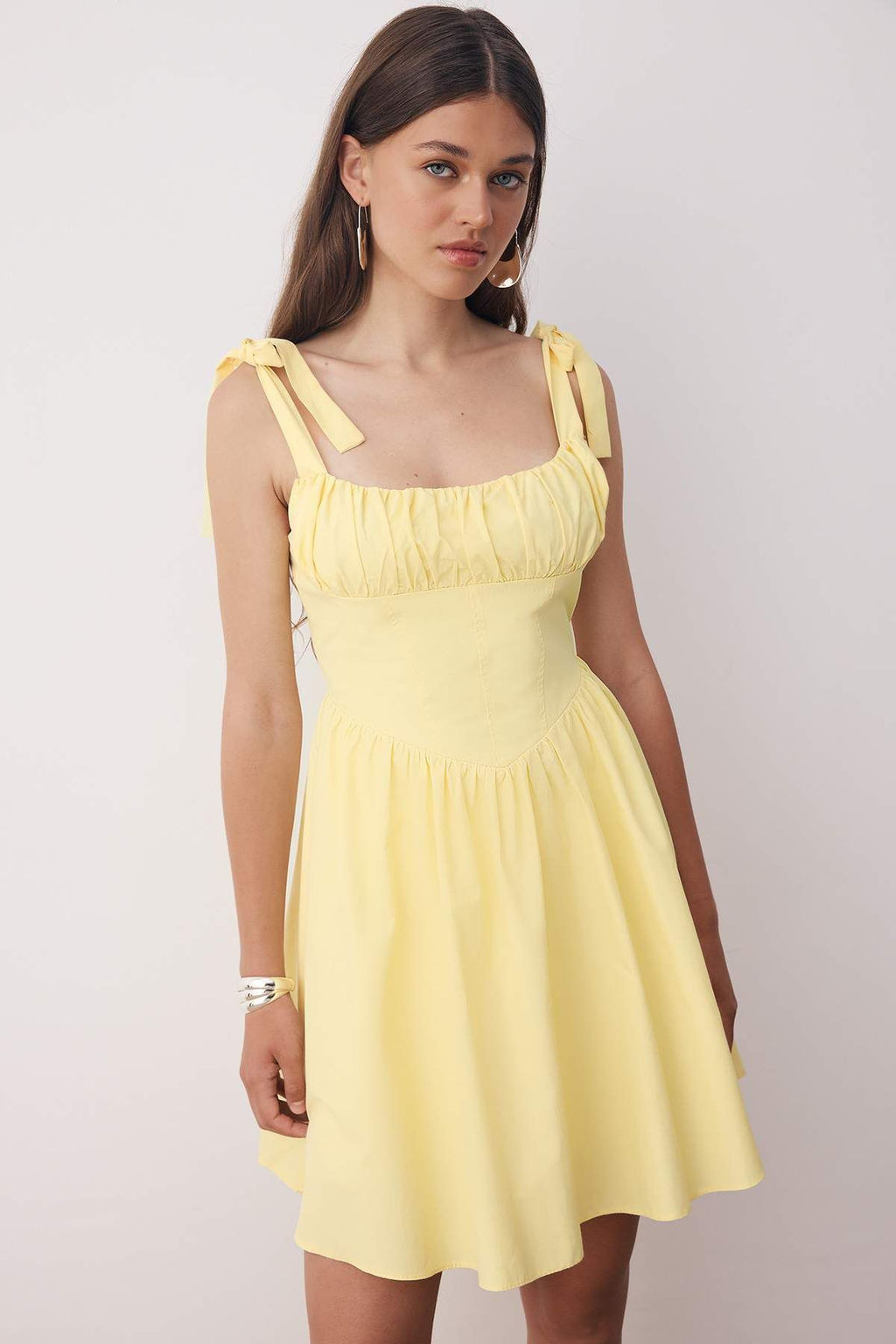 Ac?k Sar? Yaka Detayl? Fiyonklu Poplin Dokuma Elbise TWOSS25EL00891