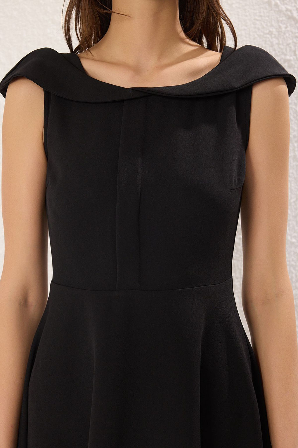 Siyah Duz Etegi Belden Ac?lan Yaka Detayl? Astarl? Mini Dokuma Elbise TWOSS25EL00130 - Trendyolmilla фото 3