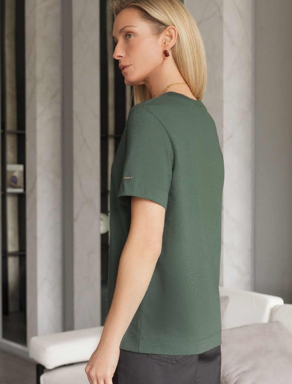 D49.110 Футболка женская оливковый