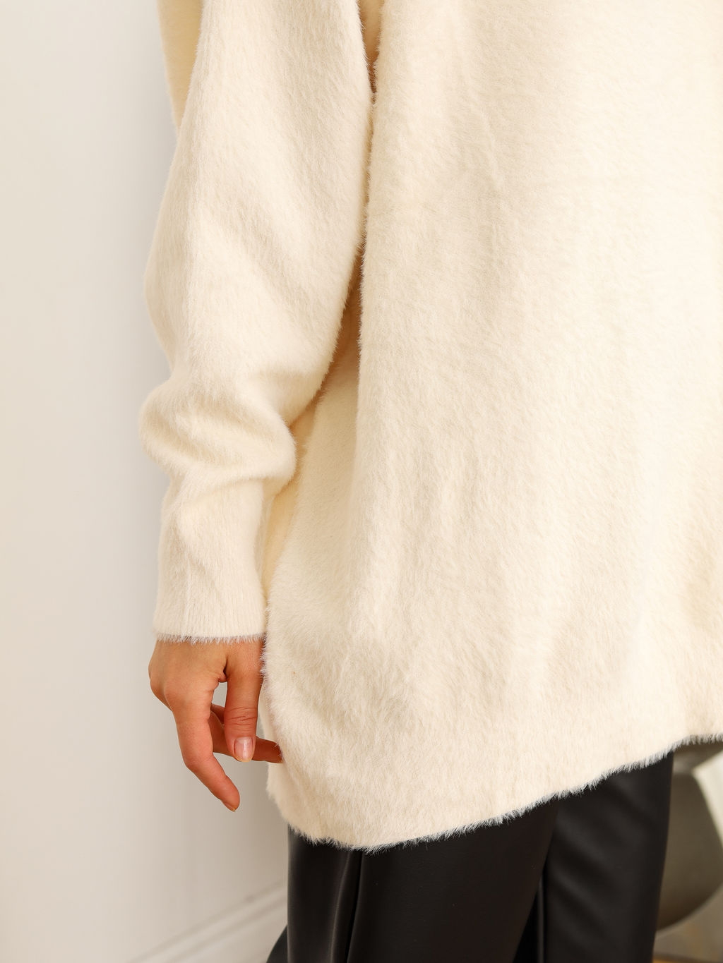 Джемпер вязаный женский SOFT, айвори - Inzibe фото 5