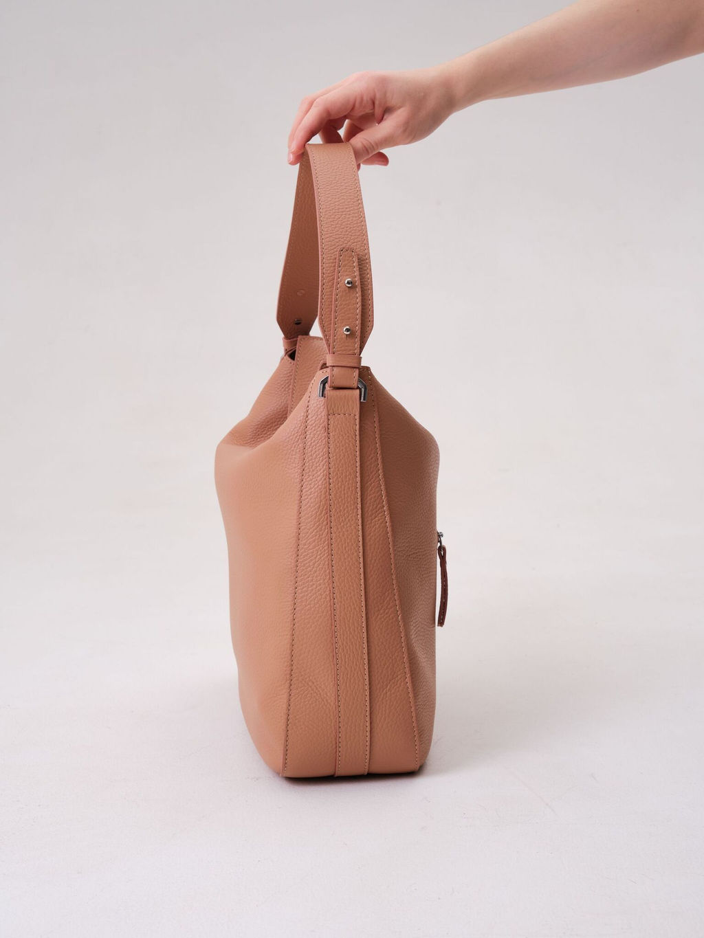 Сумка кожаная на плечо Azaro 30925 бежевая нуга