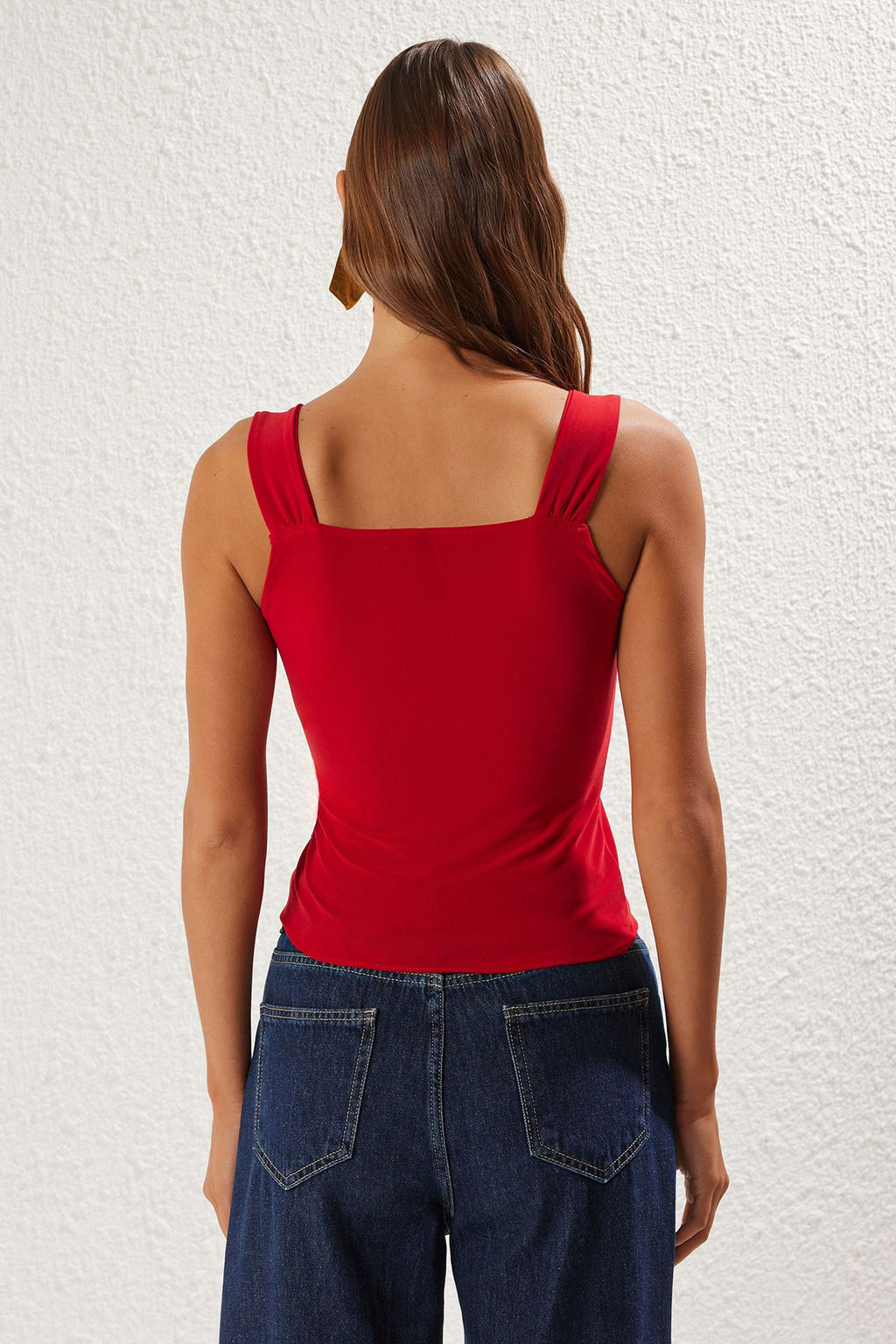 Trendyolmilla K?rm?z? Kal?n Ask?l? Buzgulu Vucuda Oturan Crop Esnek Orme Bluz TWOSS25BZ00273