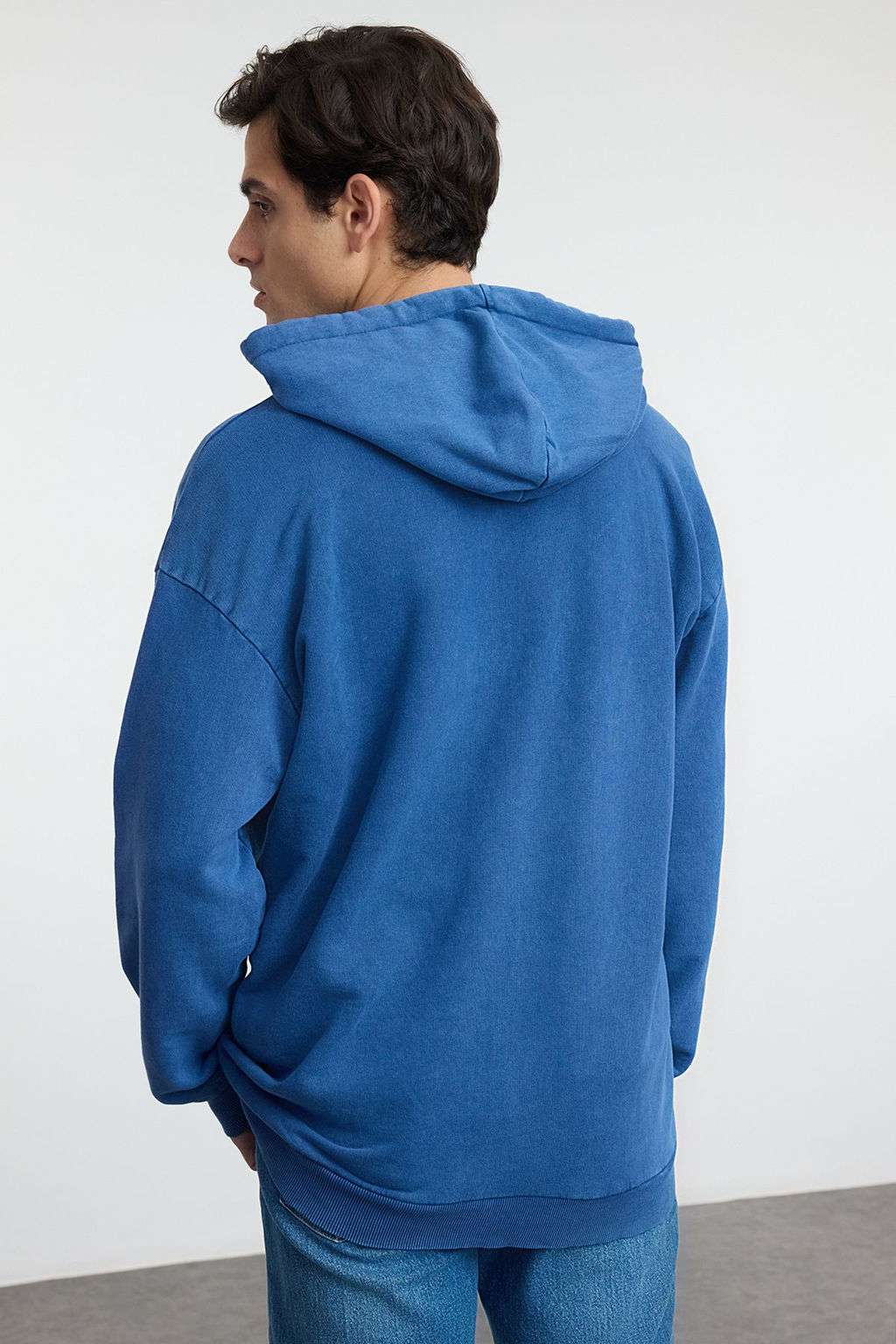 TRENDYOL MAN Antrasit Oversize/Genis Kesim Kapusonlu Soluk Efekt Basic Fermuarl? H?rka/Sweatshirt TMNAW25SW00049 - Trendyolmilla фото 5