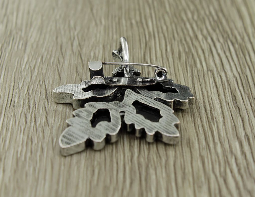 Брошь-подвеска "Листья боярышника" гелиотис