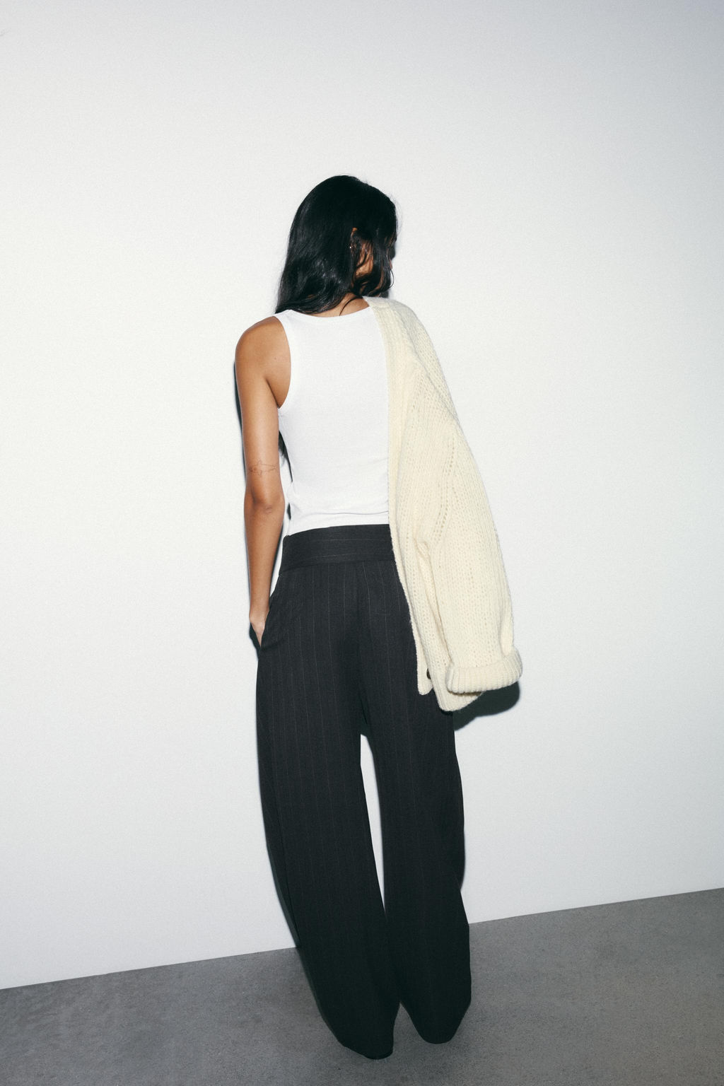 BALLOON STRIPED PLEATED TROUSERS - Zara фото 11