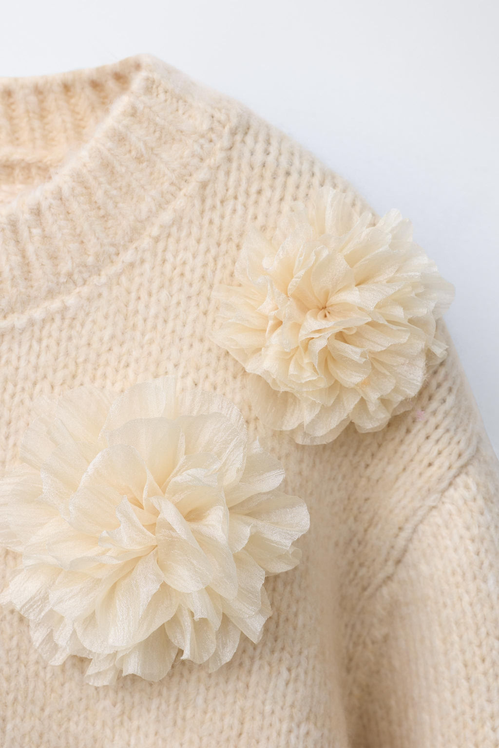 KNIT SWEATER WITH ORGANZA FLOWERS - Zara фото 3