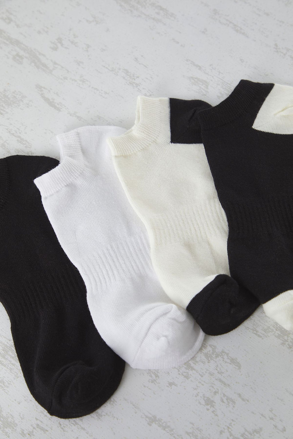 TRENDYOL MAN Siyah-Ekru Unisex 4lu Paket K?sa Boy/Gorunmez Pamuklu Corap TMNSS25CO00006 - Trendyolmilla фото 2