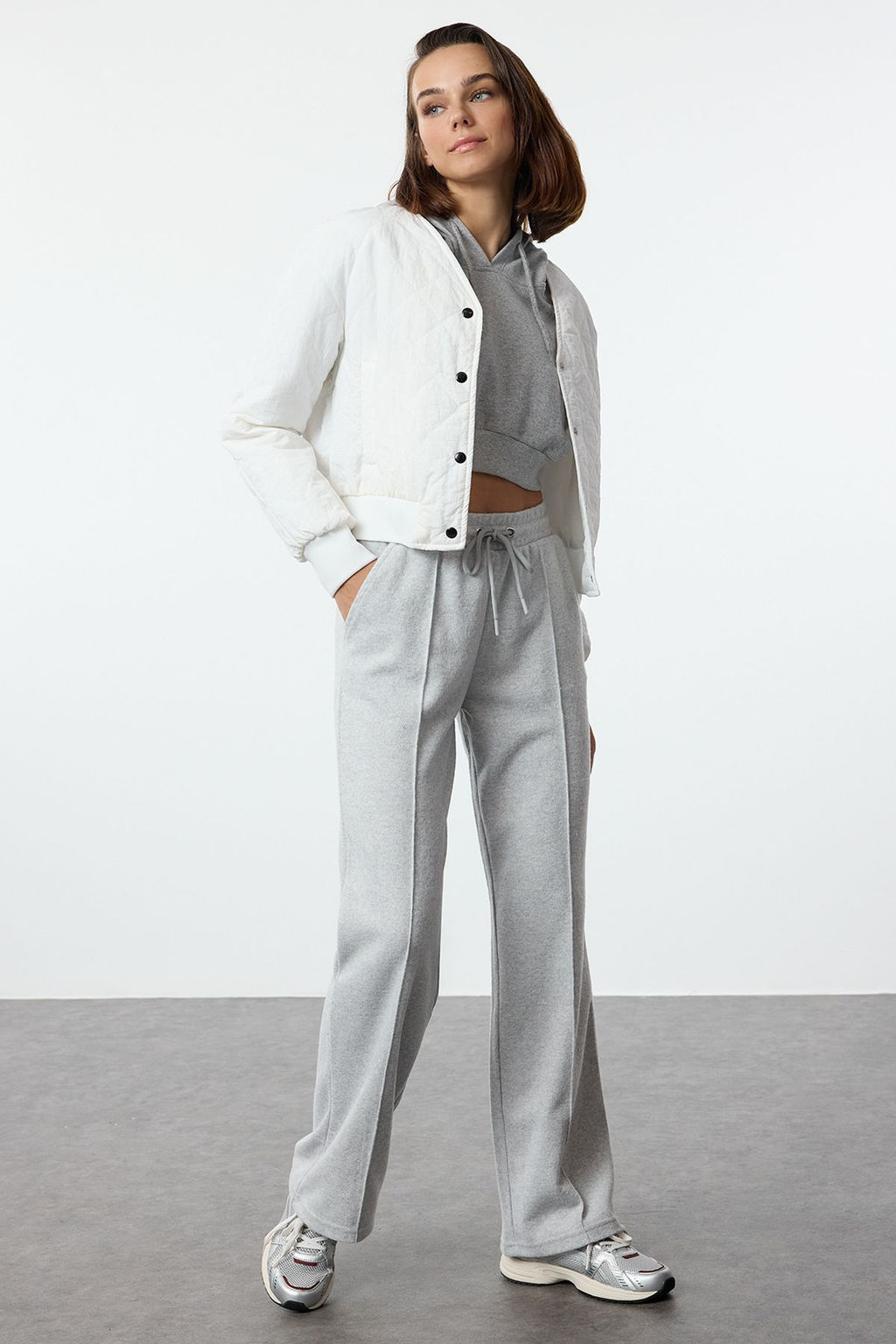 Gri Melanj Selanik Kumas Nervur Detayl? Cepli Genis Duz Orme Esofman Alt? Pantolon TWOAW24EA00021