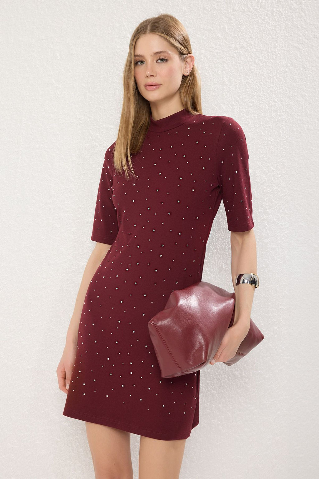 TRENDYOLMILLA Siyah Tas Detayl? Skater/Belden Ac?lan K?sa Kollu Mini Orme Kalem Elbise TWOAW24EL00395
