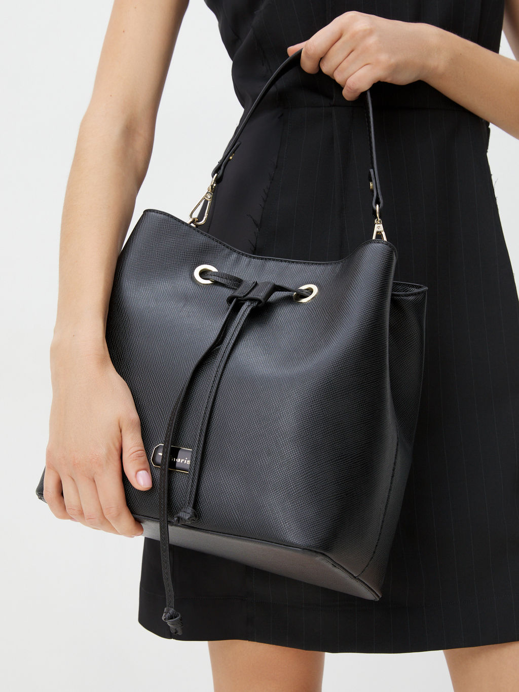 Женская сумка через плечо TAMARIS Anja Артикул 4370609, черный - Maison david фото 2