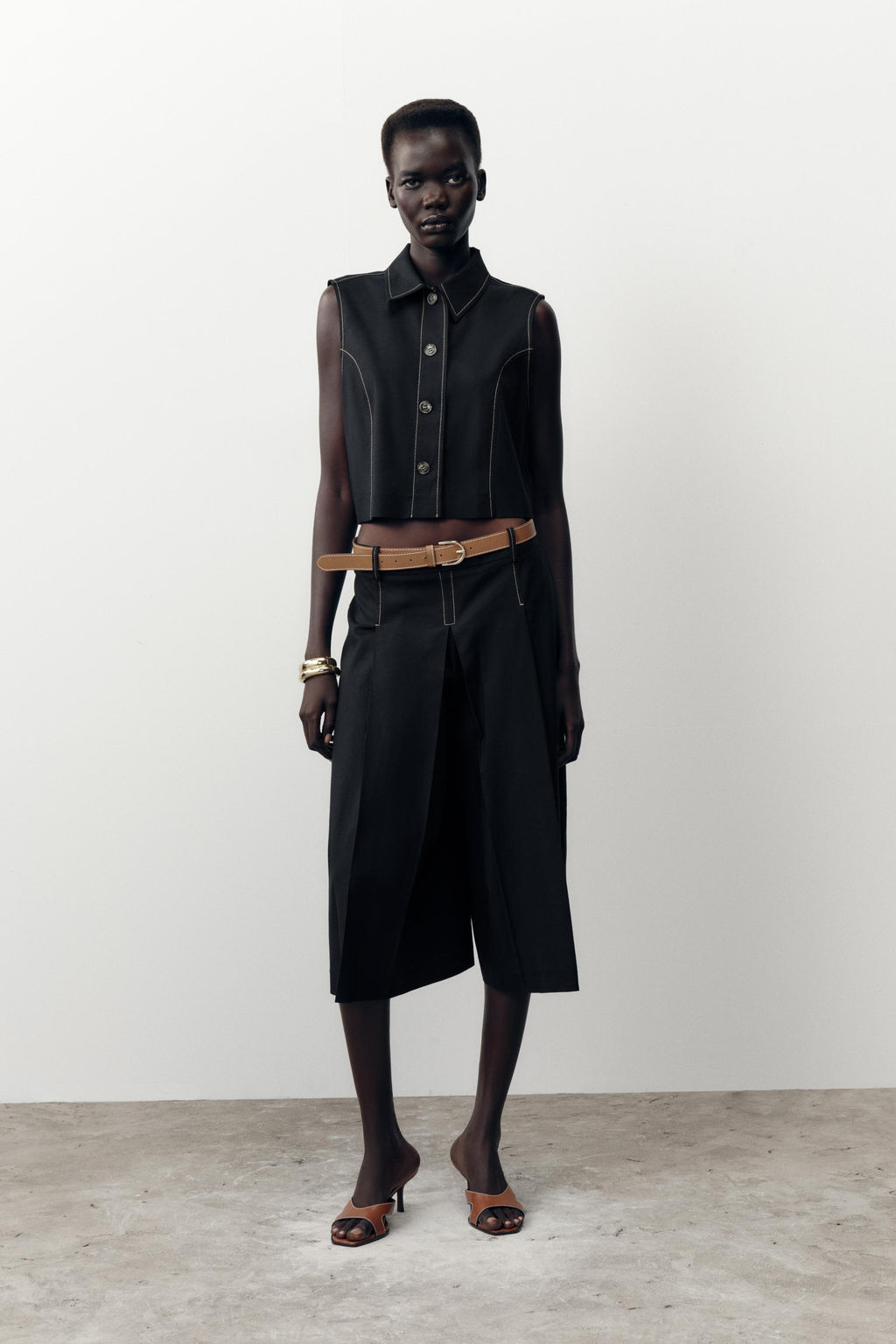 STRAIGHT WAISTCOAT WITH CONTRAST STITCHING - Zara фото 2