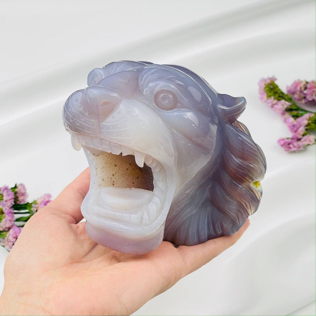 Тигр резной из камня Агат серый с жеодой