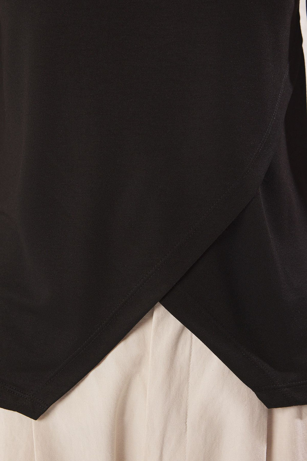 TRENDYOLMILLA Siyah S?f?r Kol Bisiklet Yaka Asimetrik Kruvaze Detayl? Orme Atlet TWOSS25AL00042 фото 4