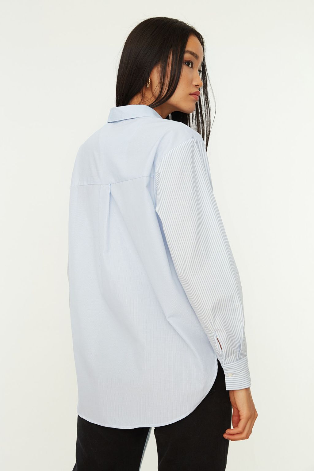 Ac?k Mavi Loose Fit Pamuklu Dokuma Gomlek TWOAW20GO0107