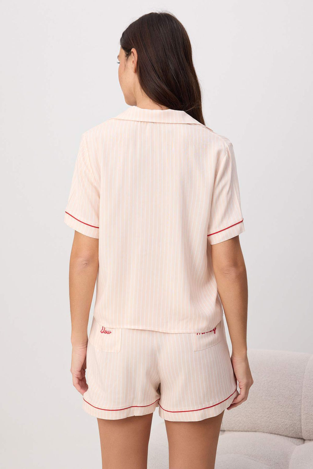 Pembe _izgili ve Sloganl_ Biye Detayl_ Viskon Dokuma Pijama Tak_m_ THMSS26PT00206 - Trendyolmilla фото 4