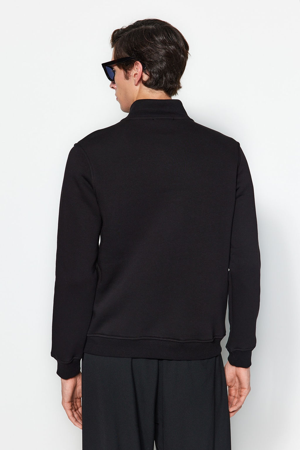 Siyah Regular/Normal Kesim Dik Yaka Fermuarl? Pamuklu Basic Ici Polarl? Sweatshirt TMNAW24SW00041