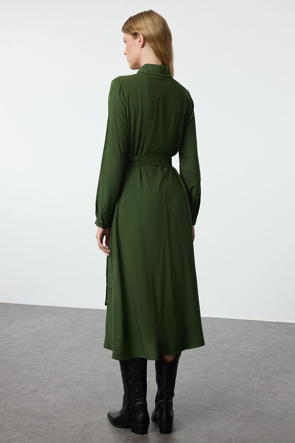 TRENDYOLMILLA Siyah Kusakl? Viskon Midi Dokuma Gomlek Elbise TWOAW25EL00436  фото 5