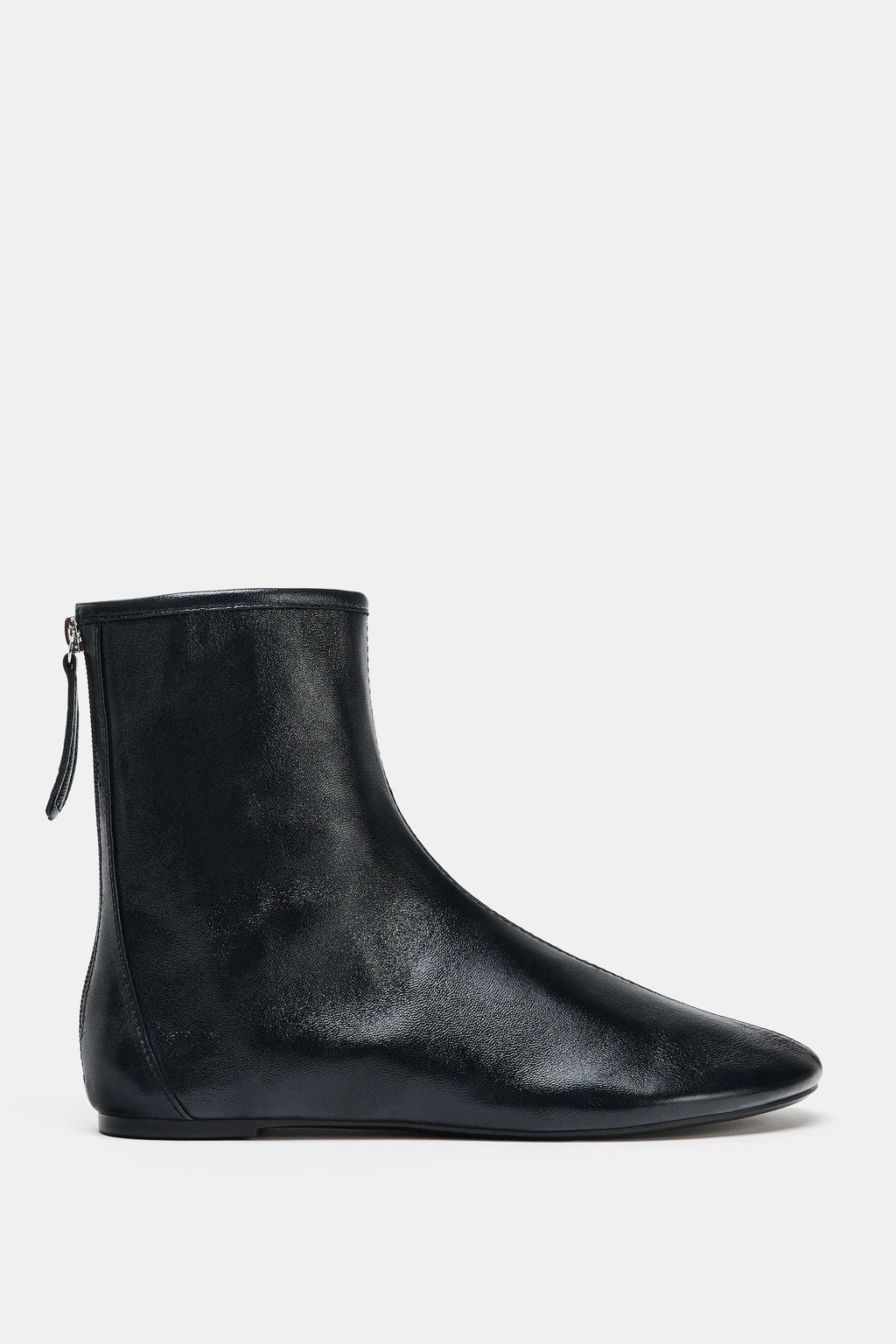 FLAT LEATHER ANKLE BOOTS