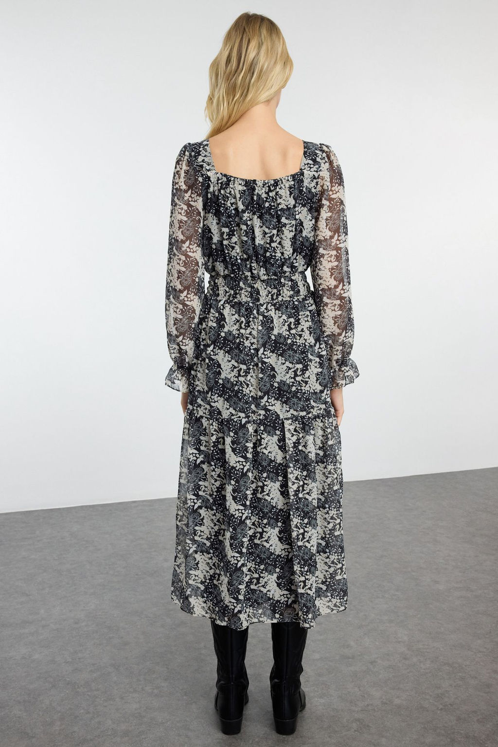 TRENDYOLMILLA Siyah Cicek Desenli Skater/Belden Ac?lan Maxi Dokuma Sifon Astarl? Elbise TWOAW25EL00193  фото 5