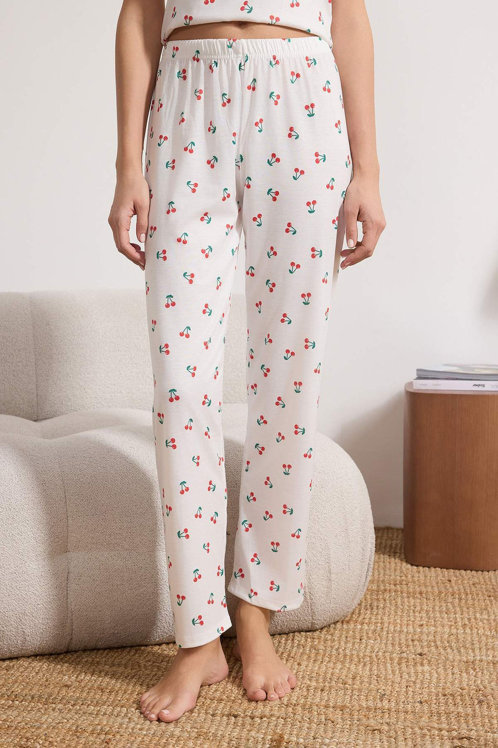 Beyaz-Cok Renkli Kiraz ve Ekoseli Ic Ice Gorunumlu Orme Pijama Tak?m? THMSS26PT00079 - Trendyolmilla фото 3