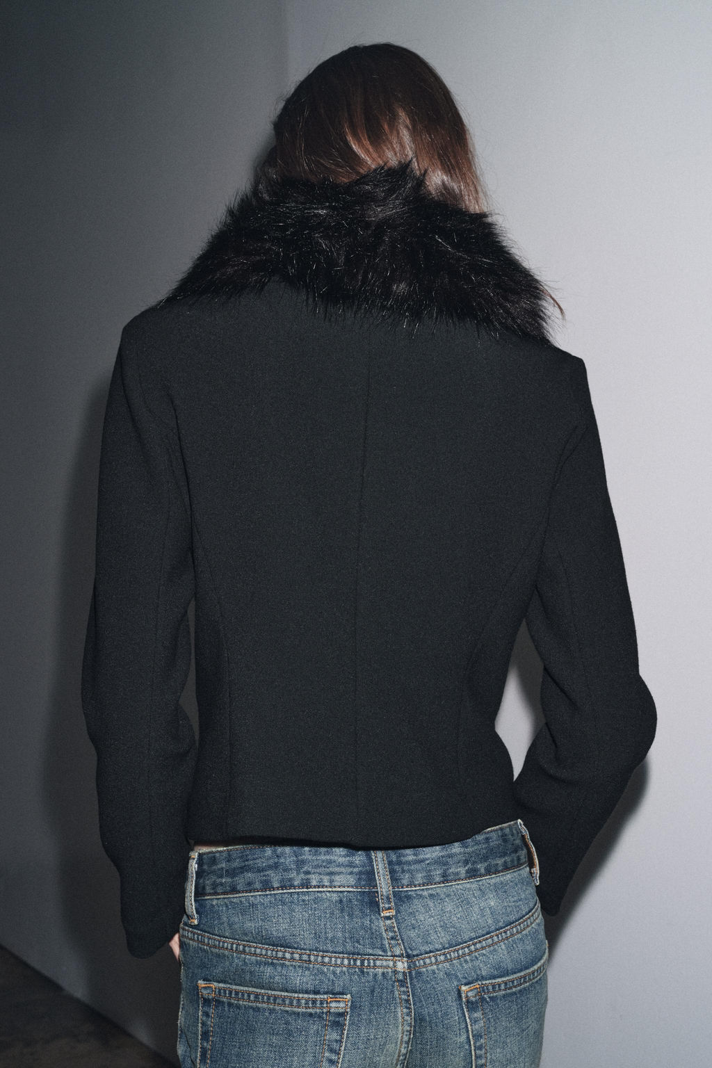 ZW COLLECTION FITTED FAUX FUR COLLAR JACKET - Zara фото 3