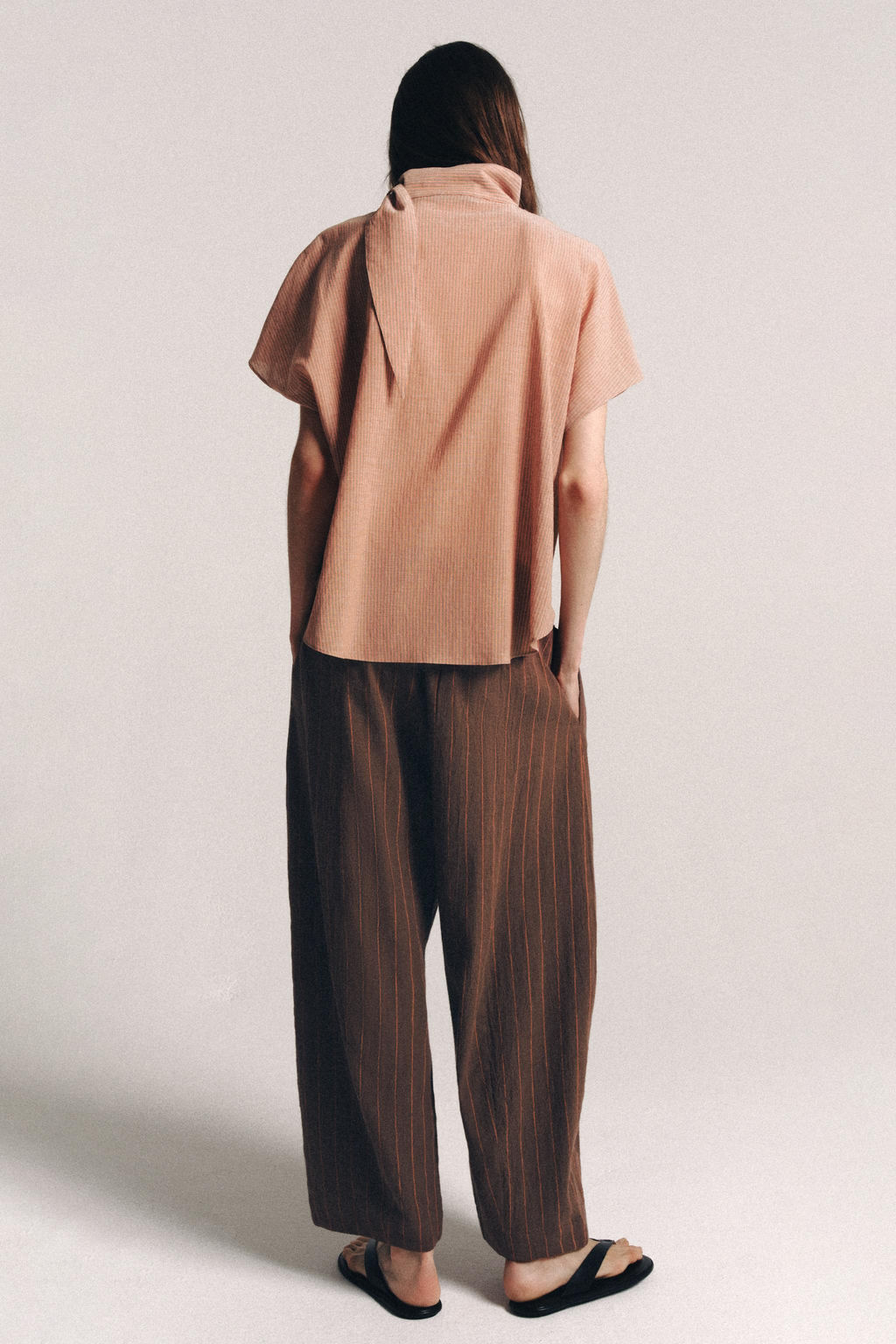 PANTAL?N CON LINO RAYAS ZW COLLECTION / Marr?n - Zara фото 3