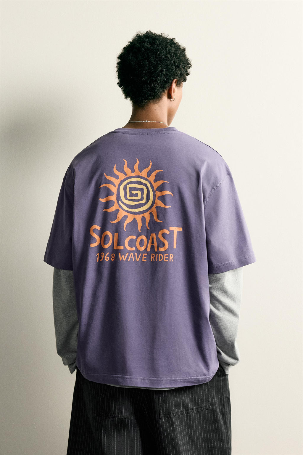 CAMISETA RELAXED FIT ESTAMPADOS CONTRASTE / Morado - Zara фото 3