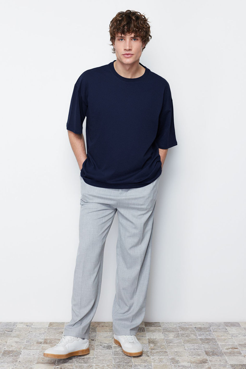 Lacivert Basic %100 Pamuklu Bisiklet Yaka Oversize/Genis Kesim T-Shirt TMNSS22TS0318