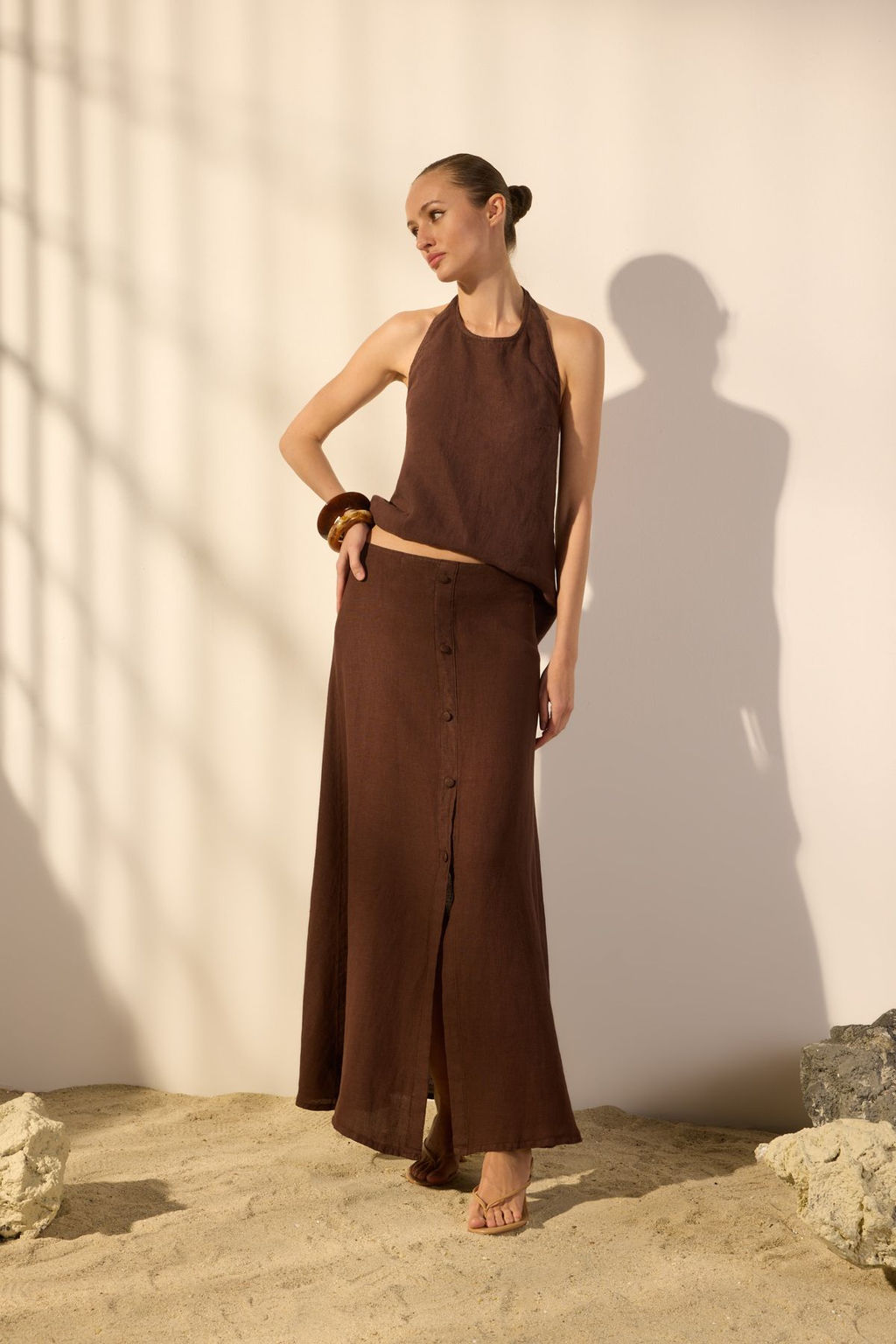 Trendyolmilla Kahverengi %100 Keten Dugme Detayl? Midi Etek TWOSS25ET00144