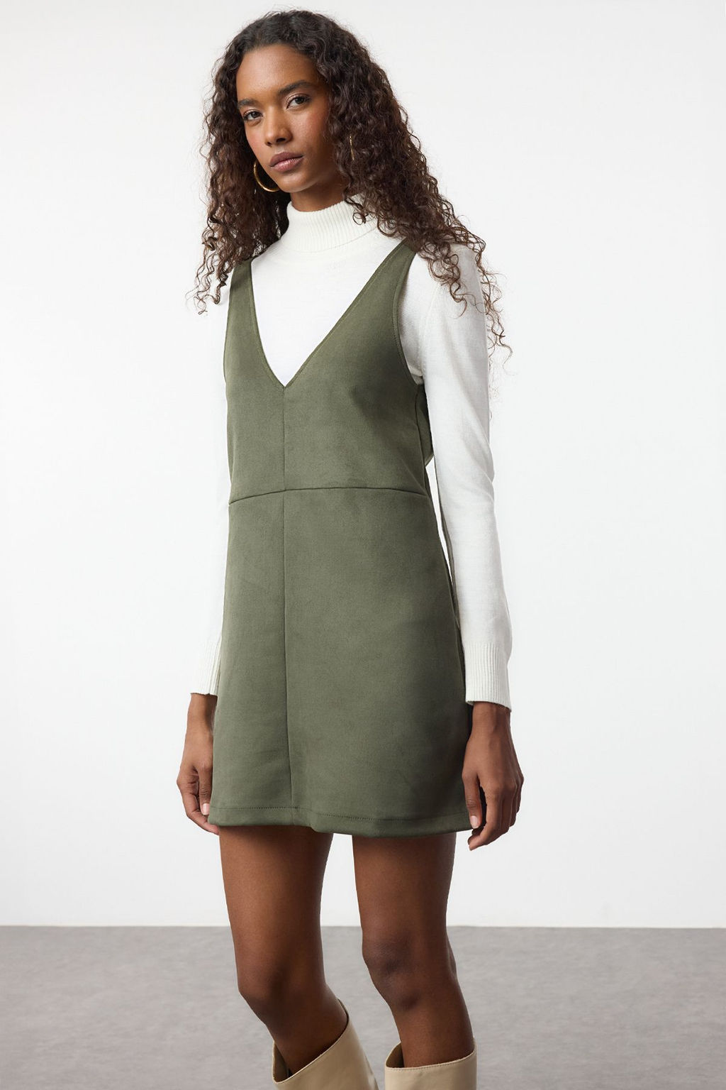 TRENDYOLMILLA Kahverengi V Yaka Jile Suet Mini Orme Elbise TWOAW24EL00543  фото 15