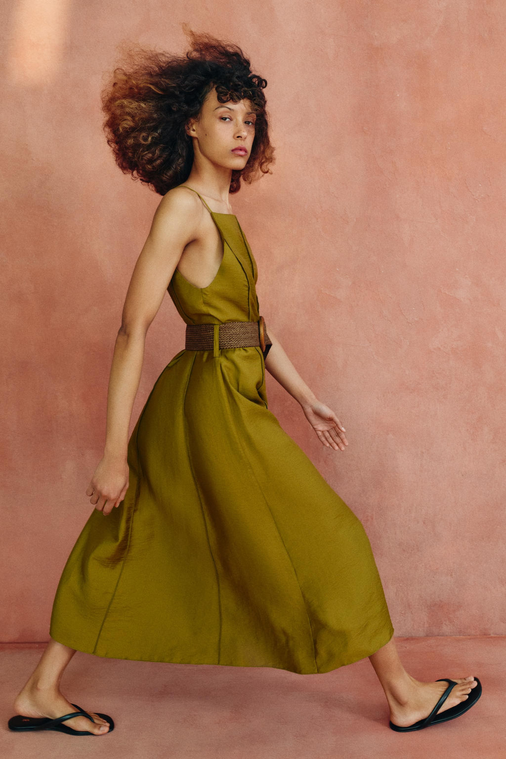 VESTIDO MIDI CINTUR?N / Khaki - Zara фото 8