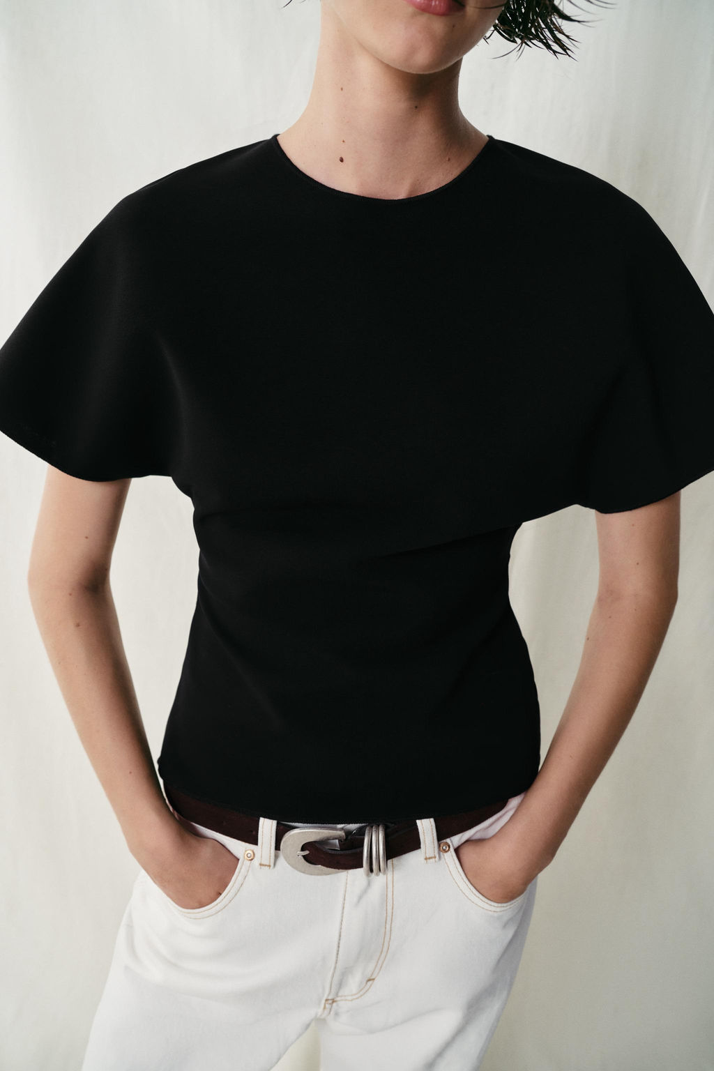 TOP CUT OUT MANGA CORTA / Negro - Zara фото 4