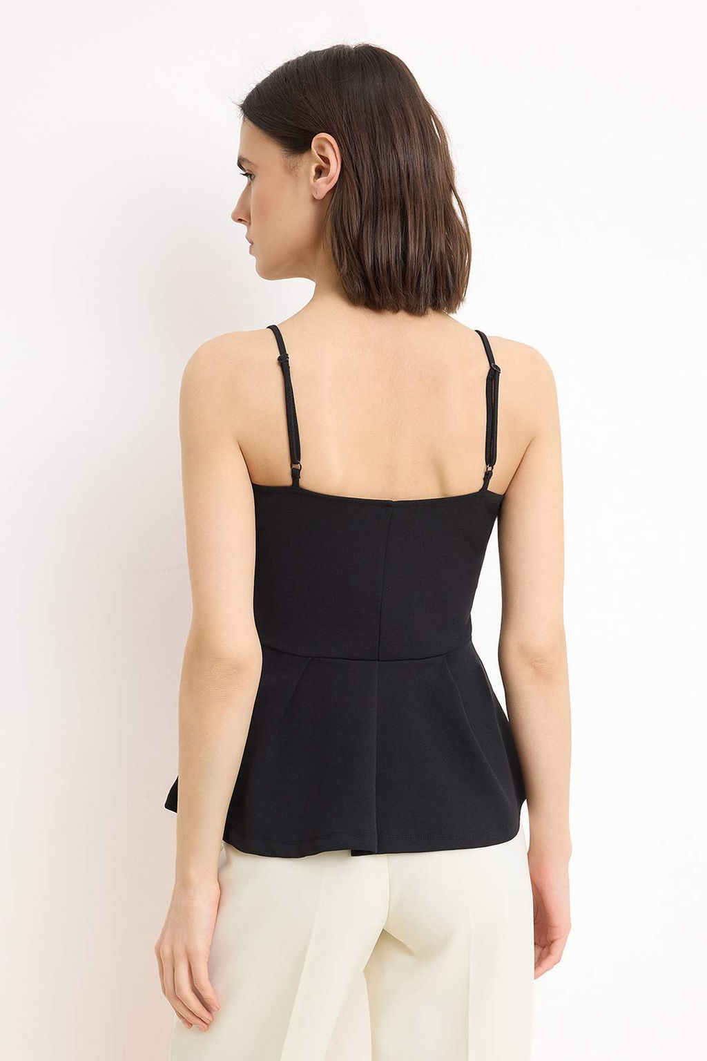 Siyah Peplum Kare Yaka Ince Ask?l? Kolsuz Scuba Krep Orme Bluz TWOSS26BZ00024