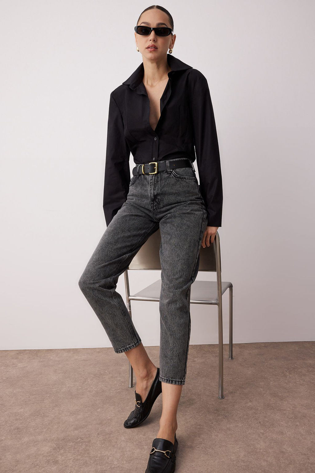 Siyah Yuksek Bel Mom Jeans TWOSS23JE00067 - Trendyolmilla фото 2