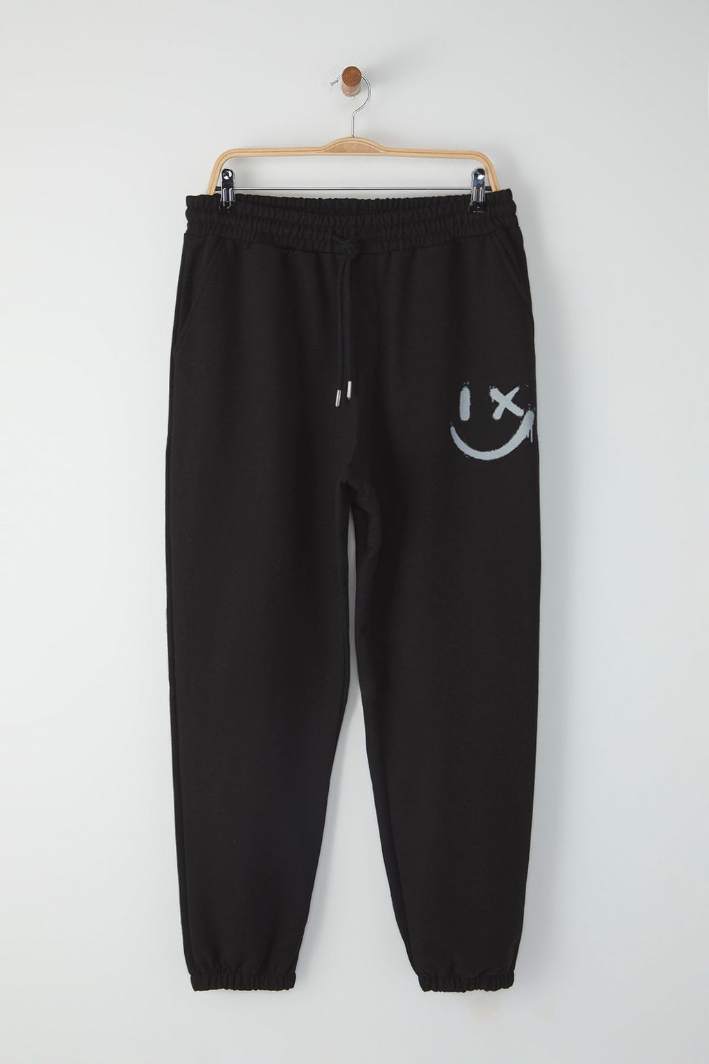 TRENDYOL MAN Siyah Oversize/Genis Kesim Lastik Paca Gulen Yuz Bask?l? Jogger Esofman Alt? TMNSS22EA0119 - Trendyolmilla фото 5