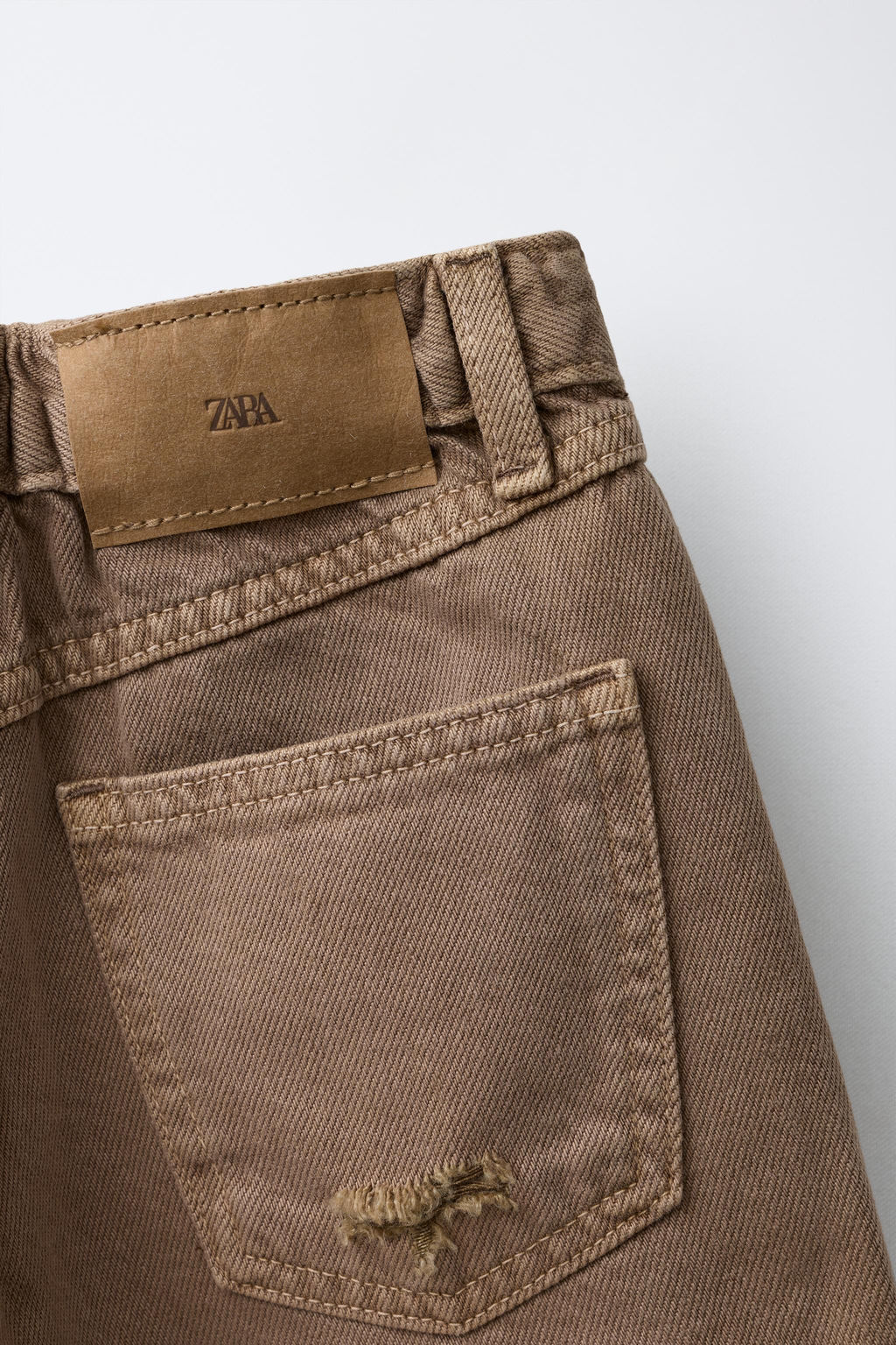 BERMUDA DENIM ROTOS / Marr?n - Zara фото 6