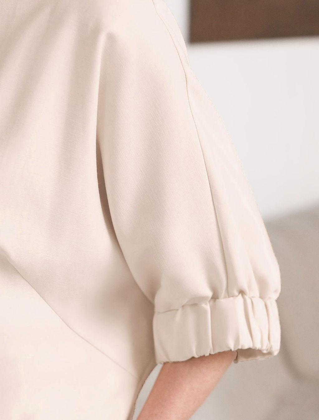 Свободная блузка с вырезом лодочка из плотного лиоцелла - Vilatte фото 2