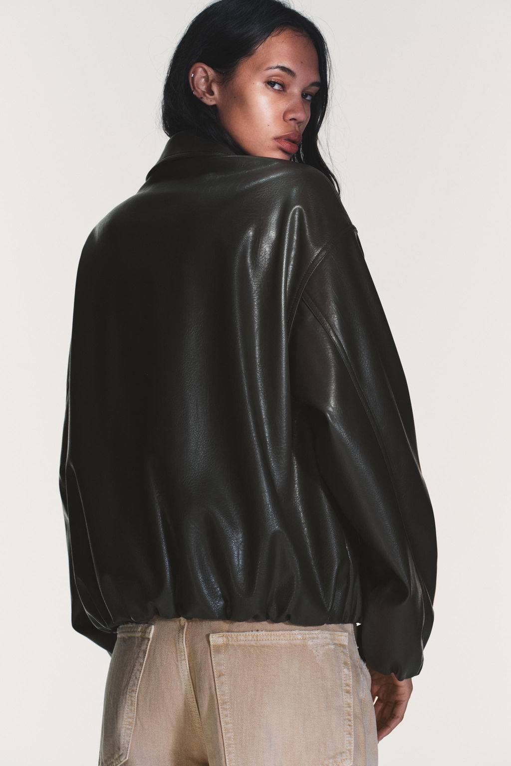 LEATHER EFFECT JACKET WITH ELASTICATED DETAILS - Zara фото 19