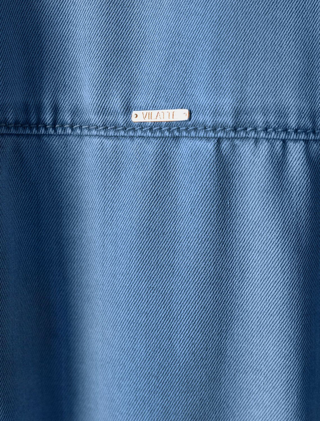 Платье-рубашка с поясом и карманами из джинсового лиоцелла - Vilatte фото 5