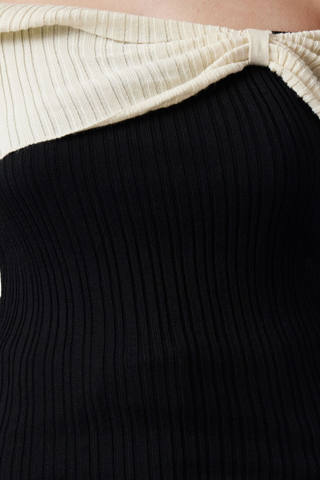 Siyah Carmen Yaka Renk Bloklu Fitted/Vucudu Saran Triko Kazak TWOAW25KZ00170 - Trendyolmilla фото 3