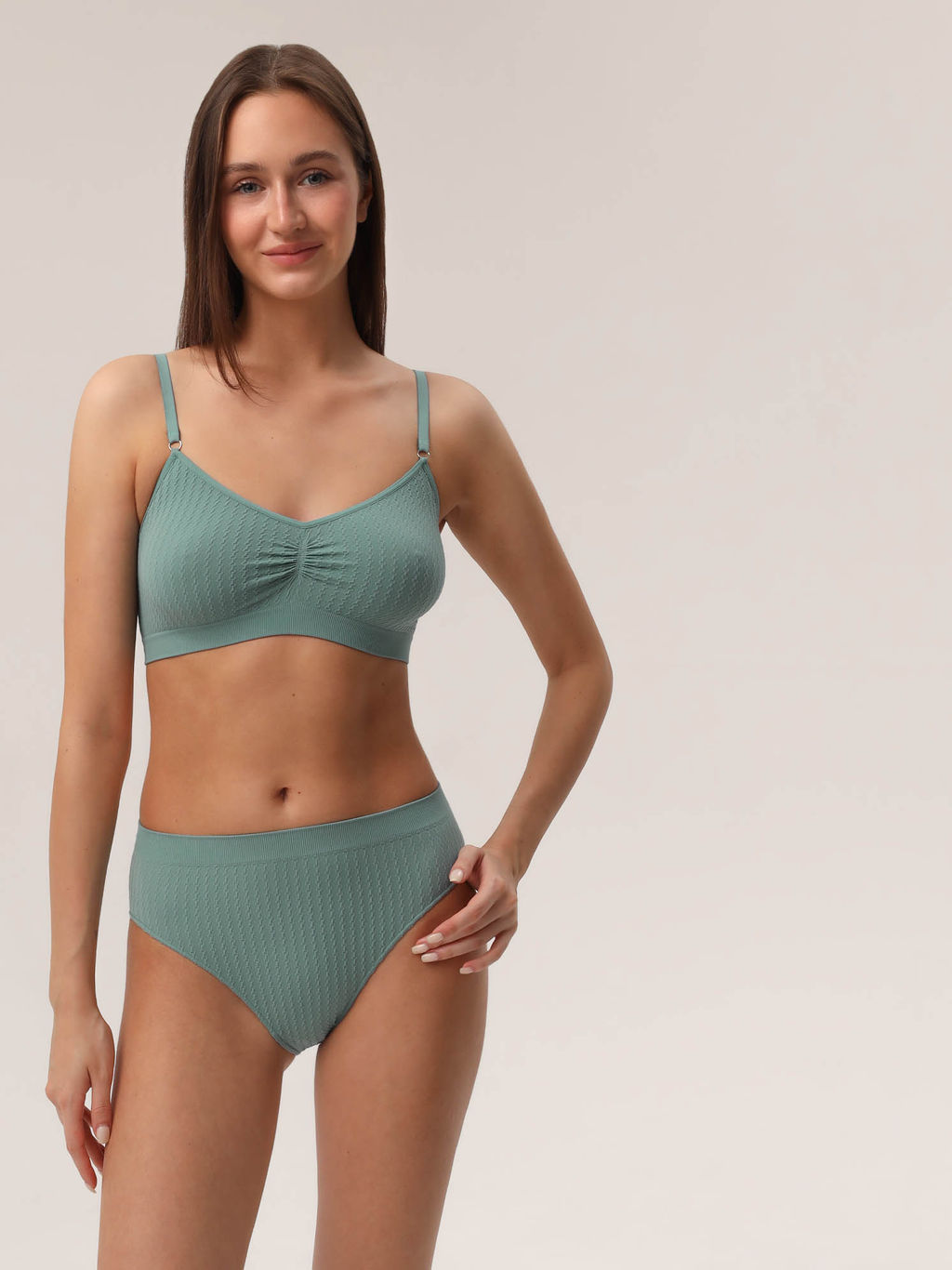 Топ женский на тонких бретелях с плетением цепочка HOME COLLECTION - Rossoporpora фото 11